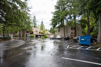 Wedgewood Condominiums in Bellevue, WA - Building Photo - Building Photo