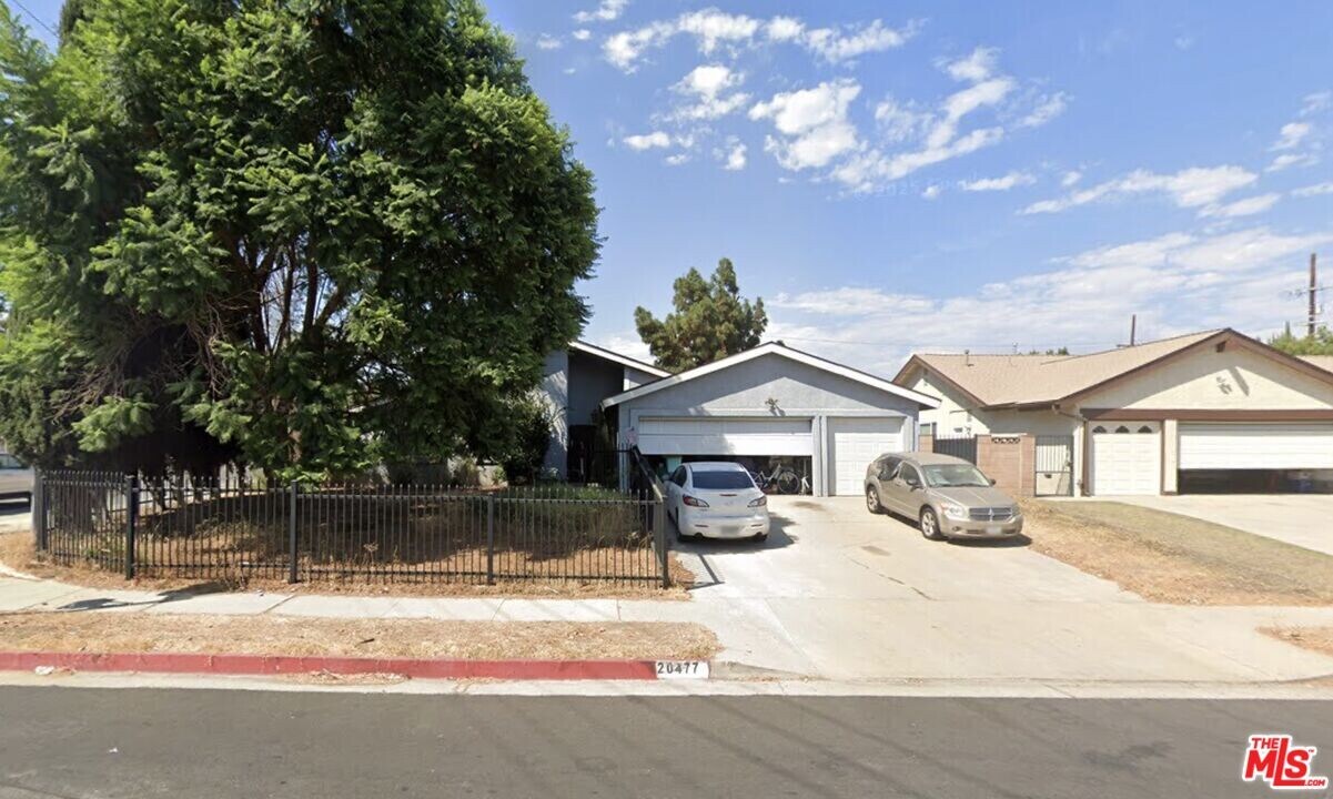20477 Mayall St in Los Angeles, CA - Building Photo