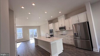 2453 Liberty Lp in Herndon, VA - Building Photo