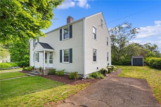 32 Westford Dr in Fairfield, CT - Foto de edificio - Building Photo