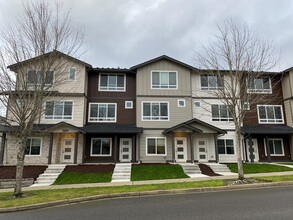 Chambers Reserve Townhomes in Lacey, WA - Building Photo - Building Photo