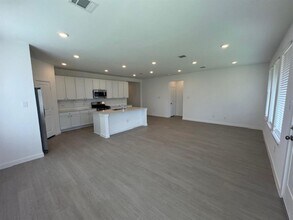 10321 Woodhill Spa Ln in Cleveland, TX - Building Photo - Building Photo