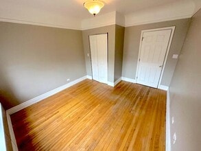 40 N Menard Ave, Unit 01A in Chicago, IL - Foto de edificio - Building Photo