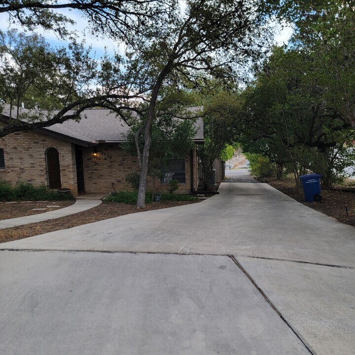 3326 Scenic Ln in San Antonio, TX - Building Photo