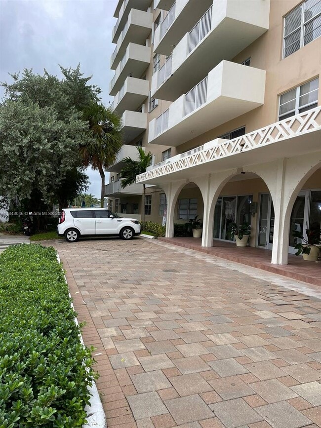 1455 N Treasure Dr, Unit 7D in North Bay Village, FL - Building Photo - Building Photo