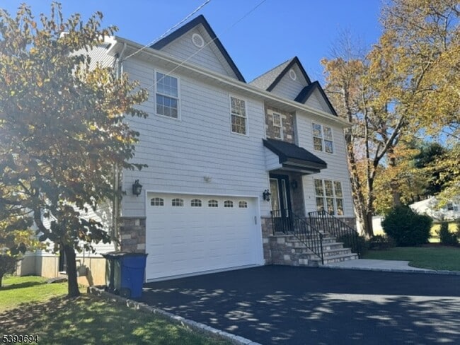 9 Spalding Dr in Livingston, NJ - Building Photo - Building Photo