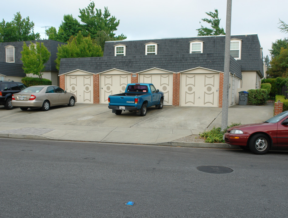 977 Mangrove Ave in Sunnyvale, CA - Building Photo