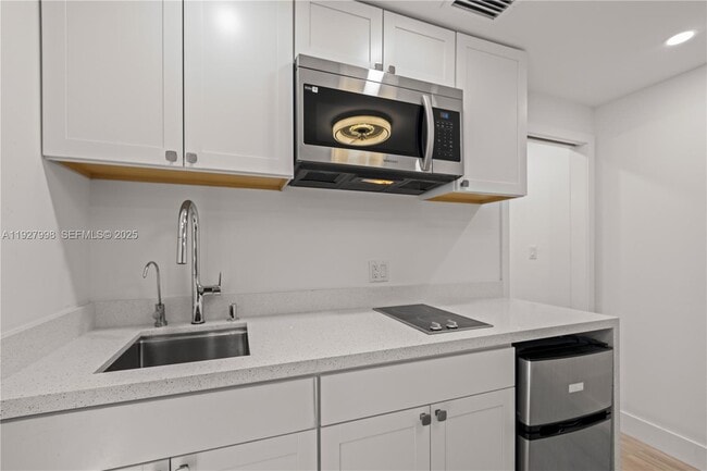 5855 SW 62nd St in Miami, FL - Building Photo - Building Photo