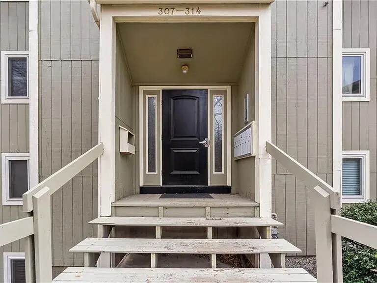 400 New River Rd, Unit 309 in Manville, RI - Building Photo