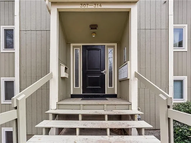 property at 400 New River Rd
