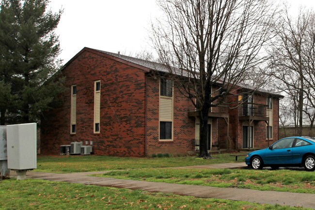 Doe Manor Apartments in Paris, KY - Building Photo - Building Photo