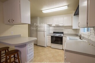 18767 Kristi Way in Lake Oswego, OR - Building Photo - Building Photo