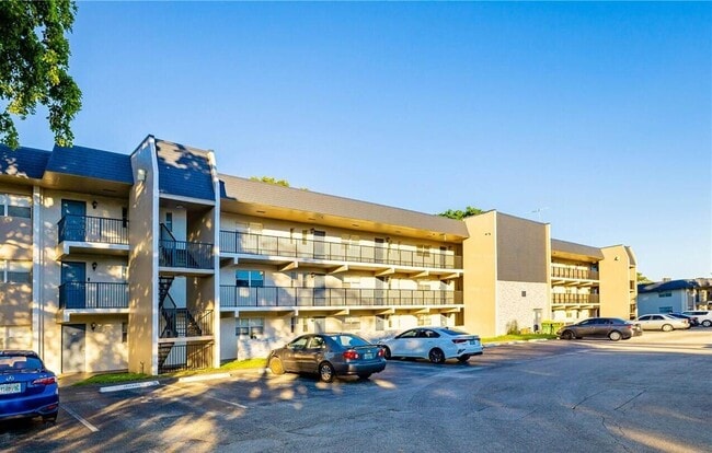 property at 7911 N Colony Cir