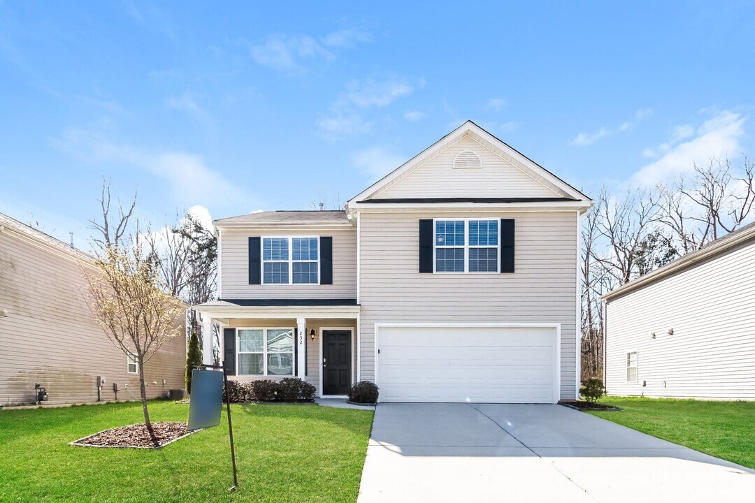 232 Taylors Landing Ave in McLeansville, NC - Building Photo
