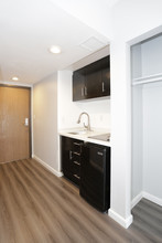 Commodore Regency Apartments in Los Angeles, CA - Building Photo - Building Photo