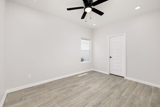 404 N Alexandrite Ave in Edinburg, TX - Foto de edificio - Building Photo