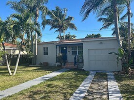 5944 SW 41st St in Miami, FL - Building Photo