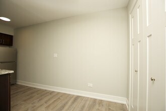 450 W Barry Ave in Chicago, IL - Foto de edificio - Building Photo