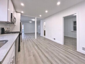 389 Monmouth St in Jersey City, NJ - Building Photo - Building Photo