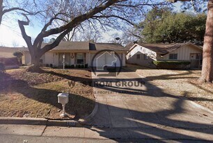 2908 Mark Dr in Arlington, TX - Building Photo
