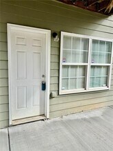 4001 Oak Field Dr in Loganville, GA - Building Photo - Building Photo