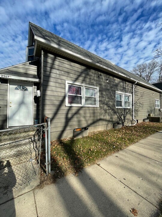 2567 S 9th Pl-Unit -2567A in Milwaukee, WI - Building Photo