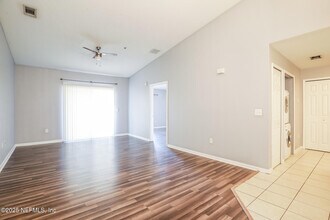 6860 Skaff Ave in Jacksonville, FL - Foto de edificio - Building Photo