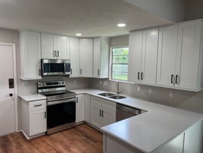 6613 NW 30th Terrace in Gainesville, FL - Building Photo - Building Photo