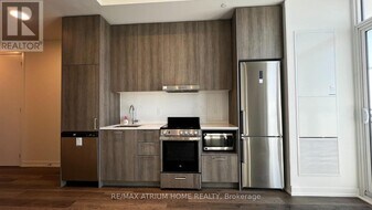 195 Commerce St in Vaughan, ON - Building Photo