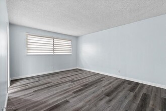 1700 Rexford Dr in Las Vegas, NV - Building Photo - Building Photo