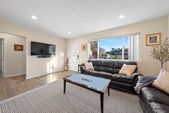 6240 University Ave in San Diego, CA - Building Photo - Building Photo