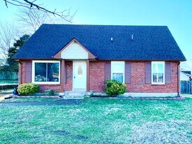 396 Elaine Dr in Clarksville, TN - Building Photo