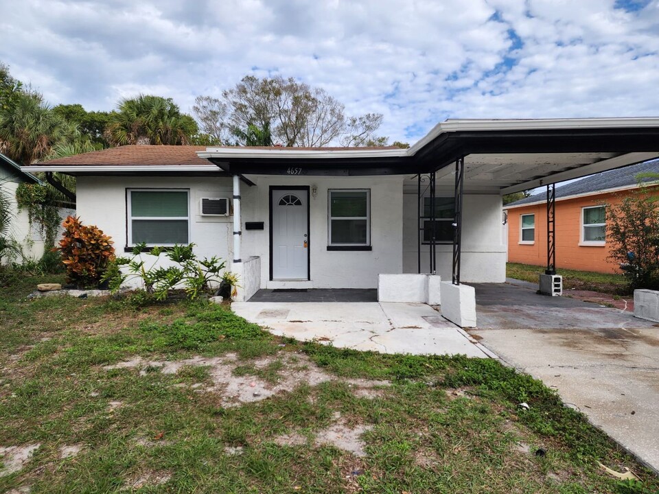 4657 20th Ave S in St. Petersburg, FL - Building Photo