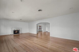 157 S Elm Dr in Beverly Hills, CA - Building Photo