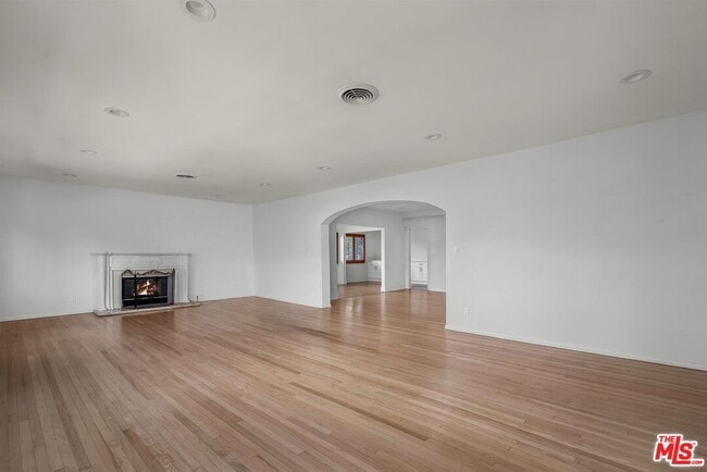 property at 157 S Elm Dr