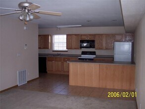 821 E 1st St in Gentry, AR - Building Photo - Building Photo
