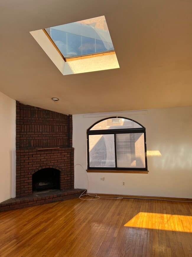 1828 South St, Unit 2 in Philadelphia, PA - Building Photo - Building Photo