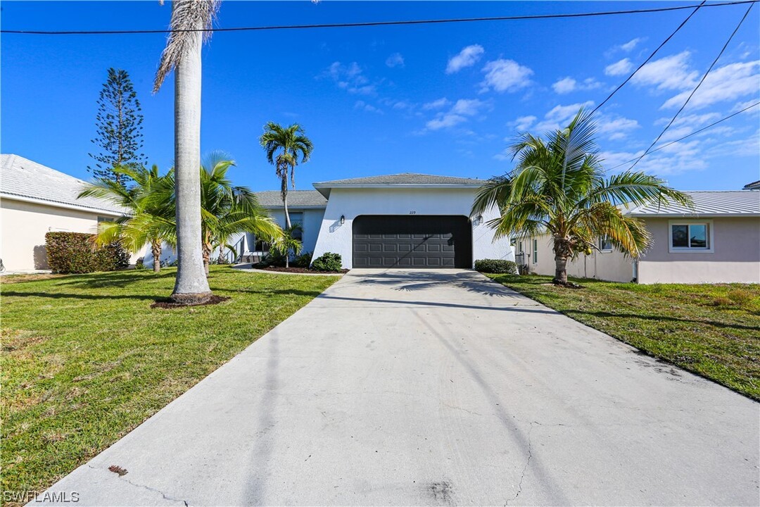 229 2nd St in Bonita Springs, FL - Building Photo