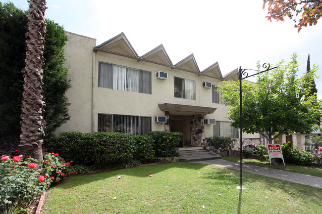 546 Glenwood Rd in Glendale, CA - Building Photo - Building Photo