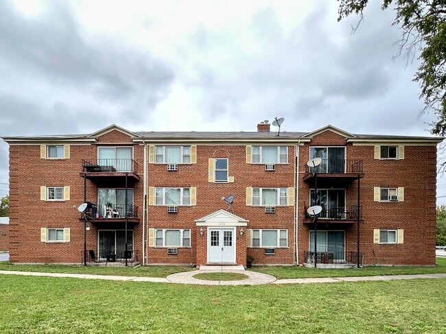 property at 1004 S River Rd