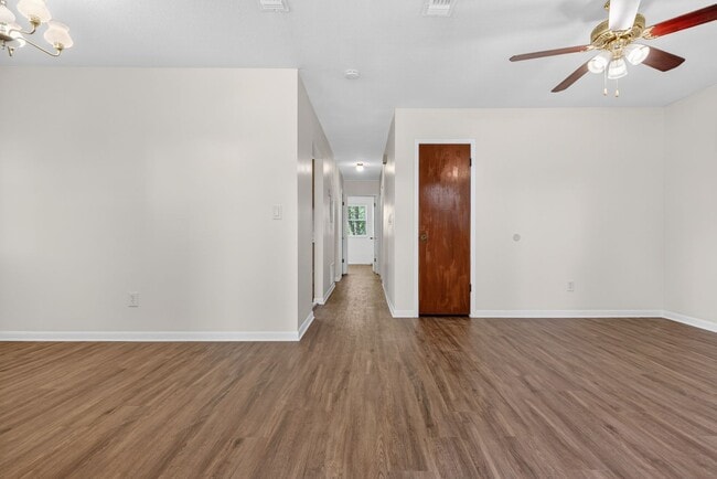 8009 Jasper Ave in Jacksonville, FL - Foto de edificio - Building Photo