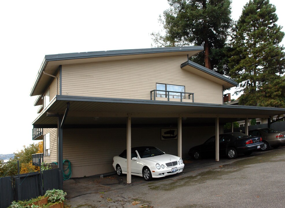 2323 W Plymouth St in Seattle, WA - Building Photo