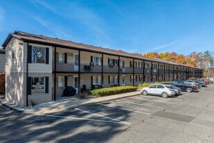 Manitou Lake Apartments in Lake Orion, MI - Building Photo