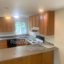 210 3rd St in Rogue River, OR - Building Photo - Building Photo
