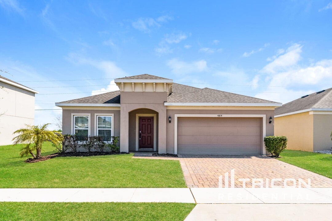 4814 Marcos Cir in Kissimmee, FL - Building Photo