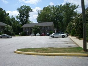 Hazelwood Court in Greenwood, SC - Building Photo - Other