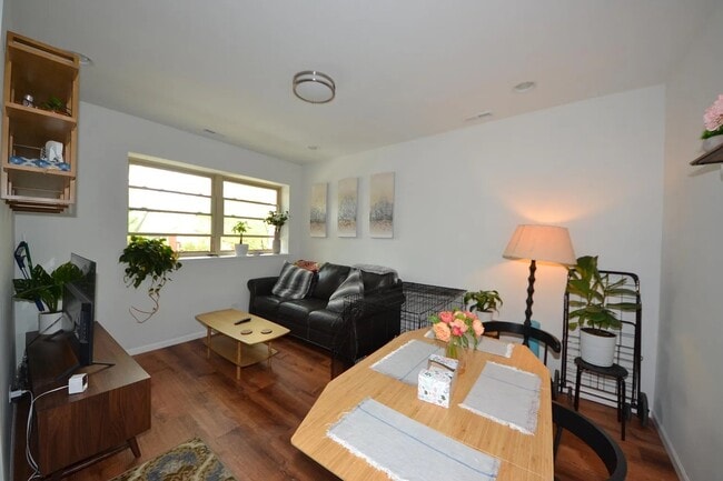 218 W 24th St in Chicago, IL - Building Photo - Building Photo