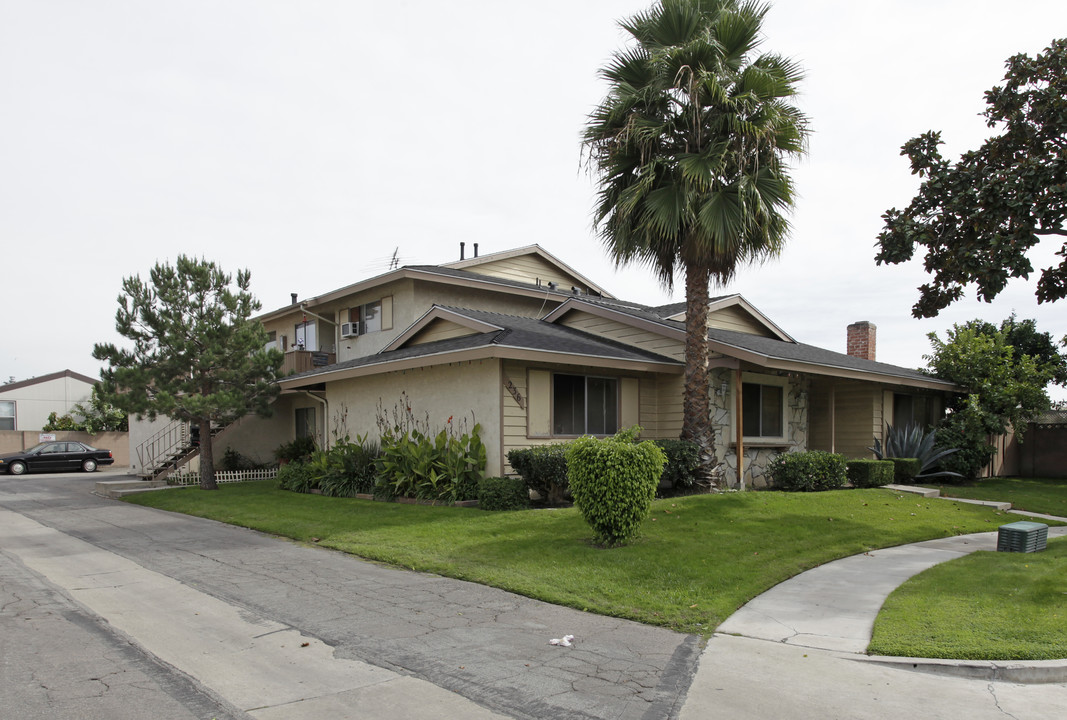 236 Delano St in Anaheim, CA - Building Photo