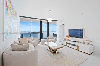 700 NE 24th St, Unit 505 in Miami, FL - Building Photo - Building Photo