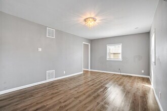 4889 N 24th St in Milwaukee, WI - Building Photo - Building Photo